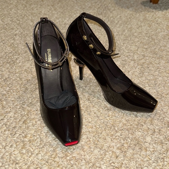 NWOT Burberrys heels